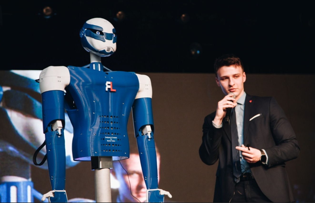 Projekty młodych inżynierów: inteligentna pasieka, mechaniczne ramię i humanoidalny robot
