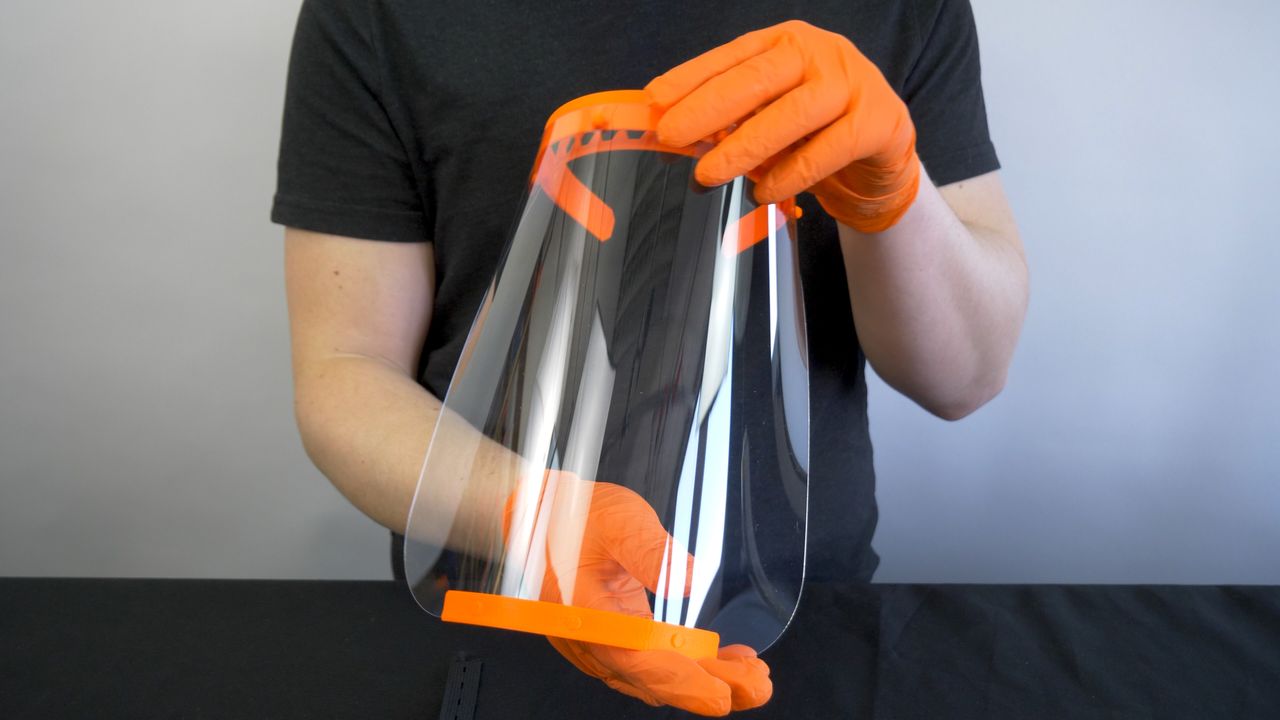 Drukują w 3D przyłbice ochronne dla szpitali, w planach – respirator