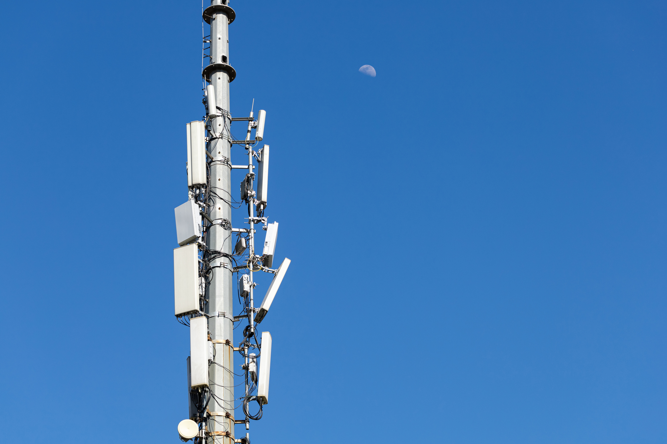 Pierwszy operator uruchomił w Polsce 100 komercyjnych nadajników 5G