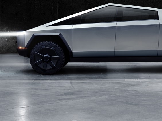 Elon Musk zapowiada produkcję futurystycznego Cybertrucka i autonomicznej ciężarówki Tesli Semi