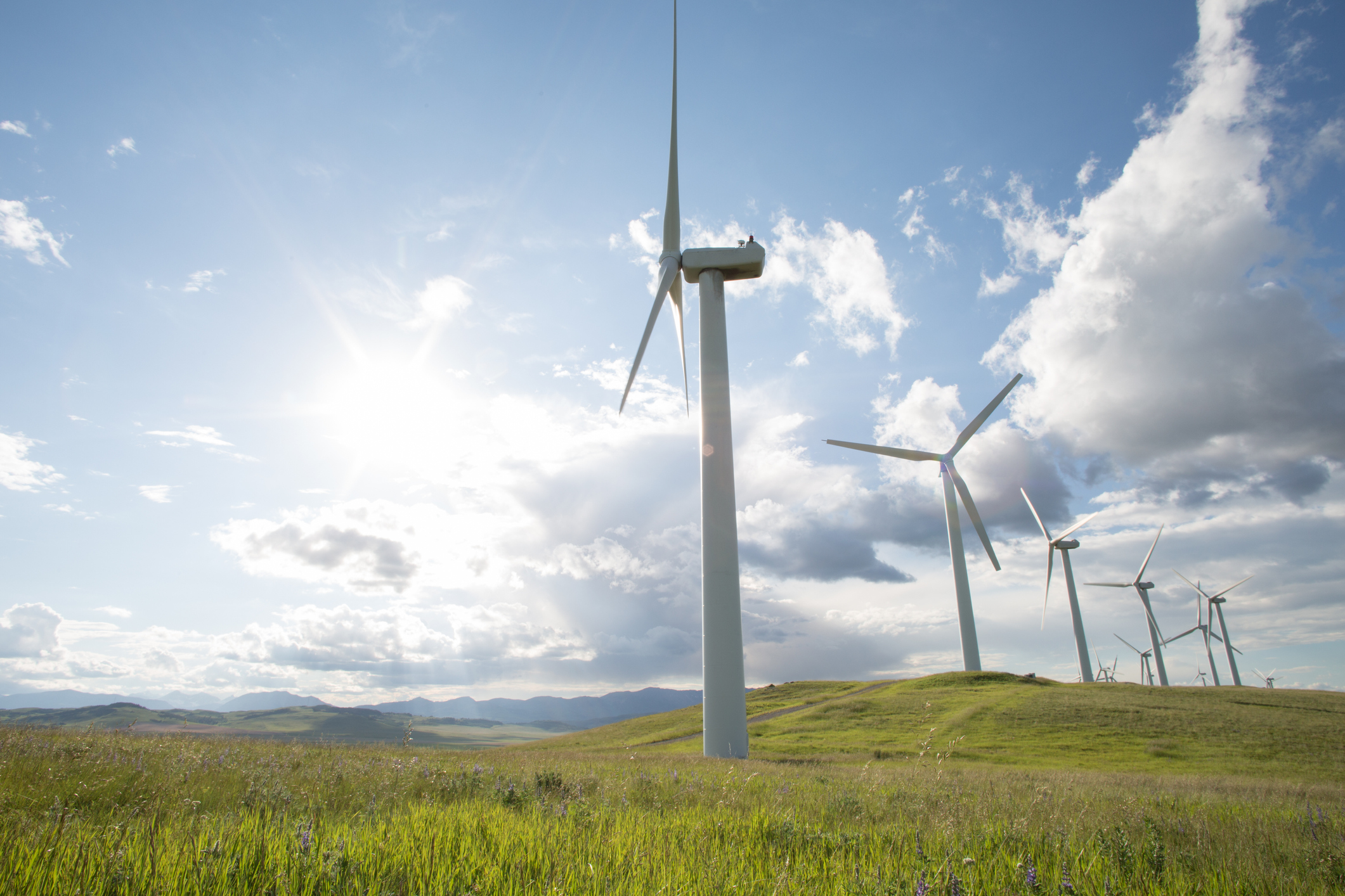 Turbiny farmy wiatrowej na Pojezierzu Iławskim naprawiane z użyciem AR-u