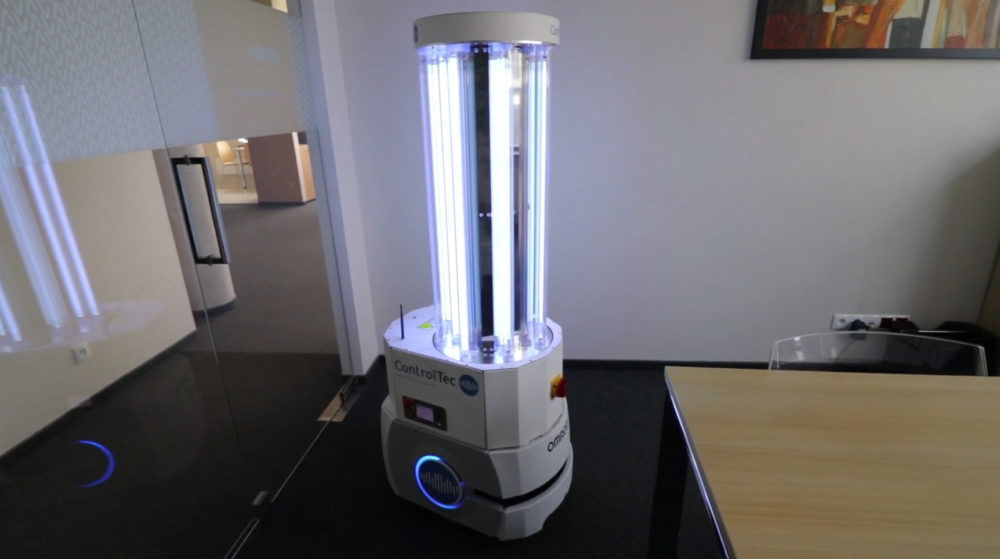 robot dezynfekujący lampami uv-c