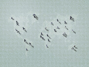 zdjęcie z lotu ptaka, ludzie umieszczeni na planszy w kształcie mapy świata