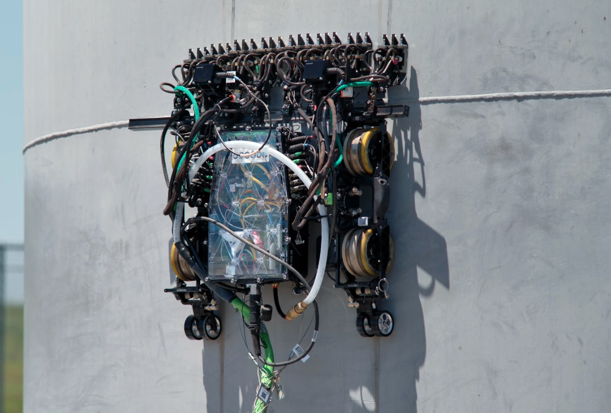 Robot prowadzący inspekcję rurociągów, kotłów i pieców przemysłowych